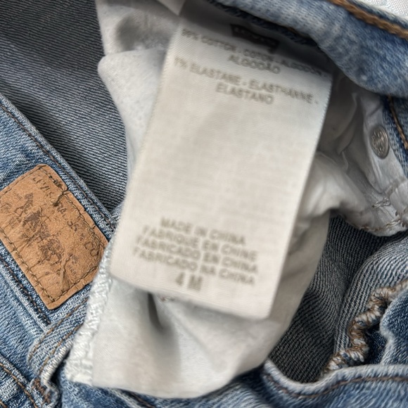 Levi’s - Picture 7 of 7